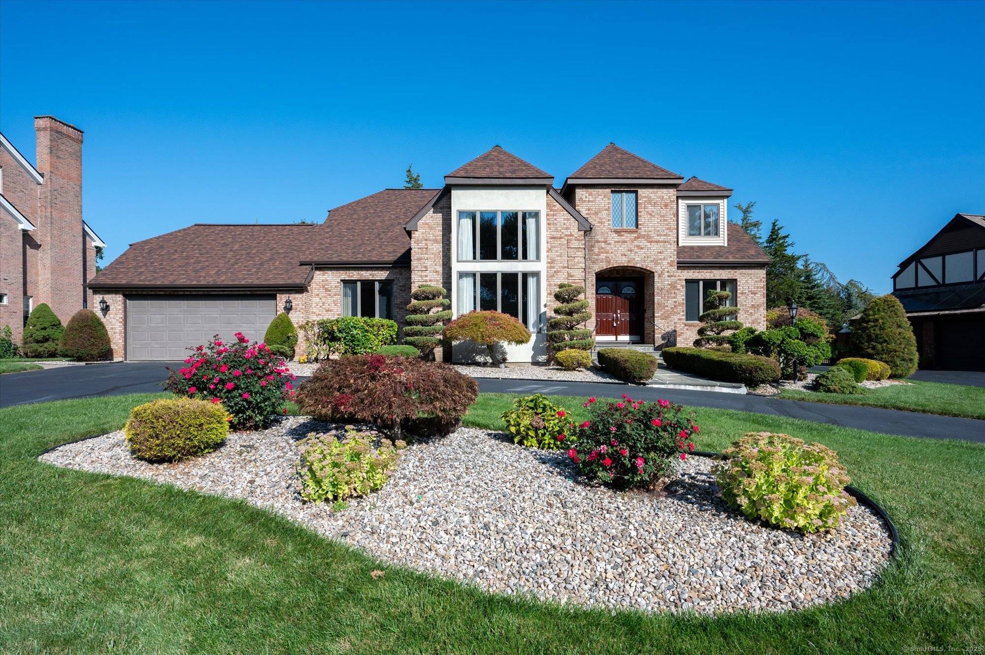 Stunning luxury home located on a quiet cul de sac !