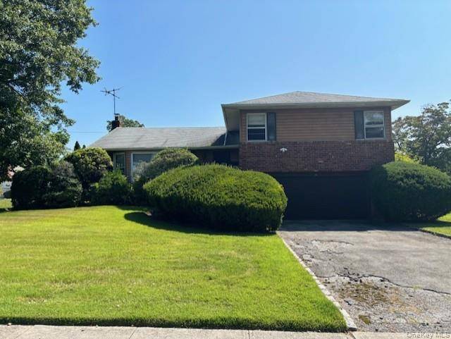 Charming Diamond in the Rough in Manhasset Hills.