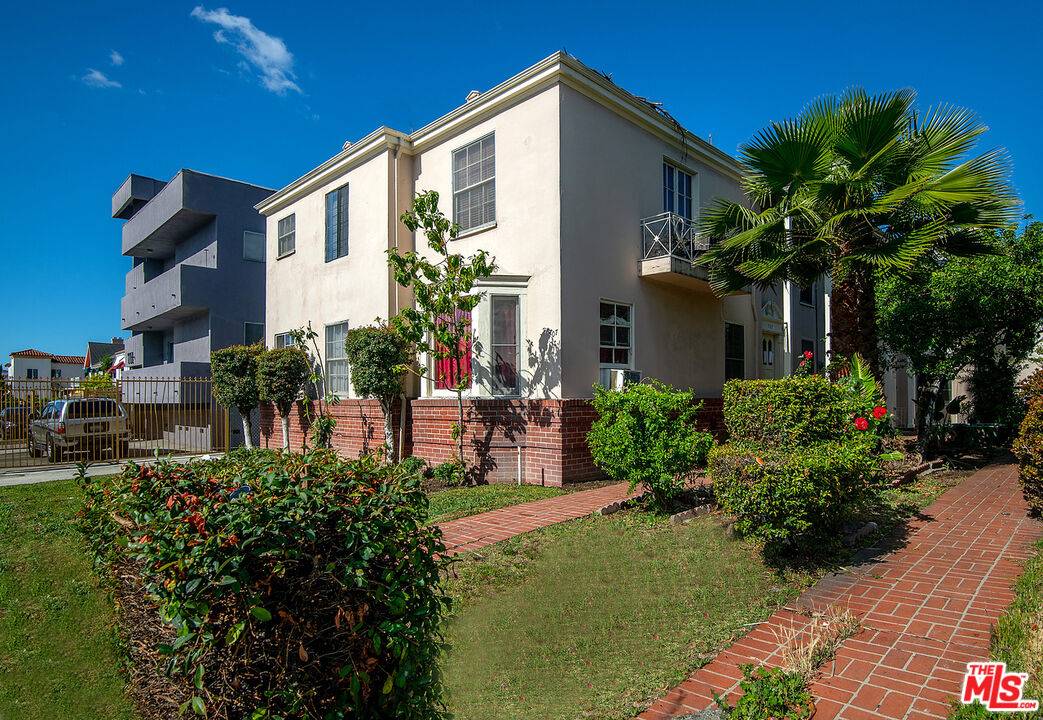 707 - 709  Crenshaw Blvd 8BR Hancock Park La