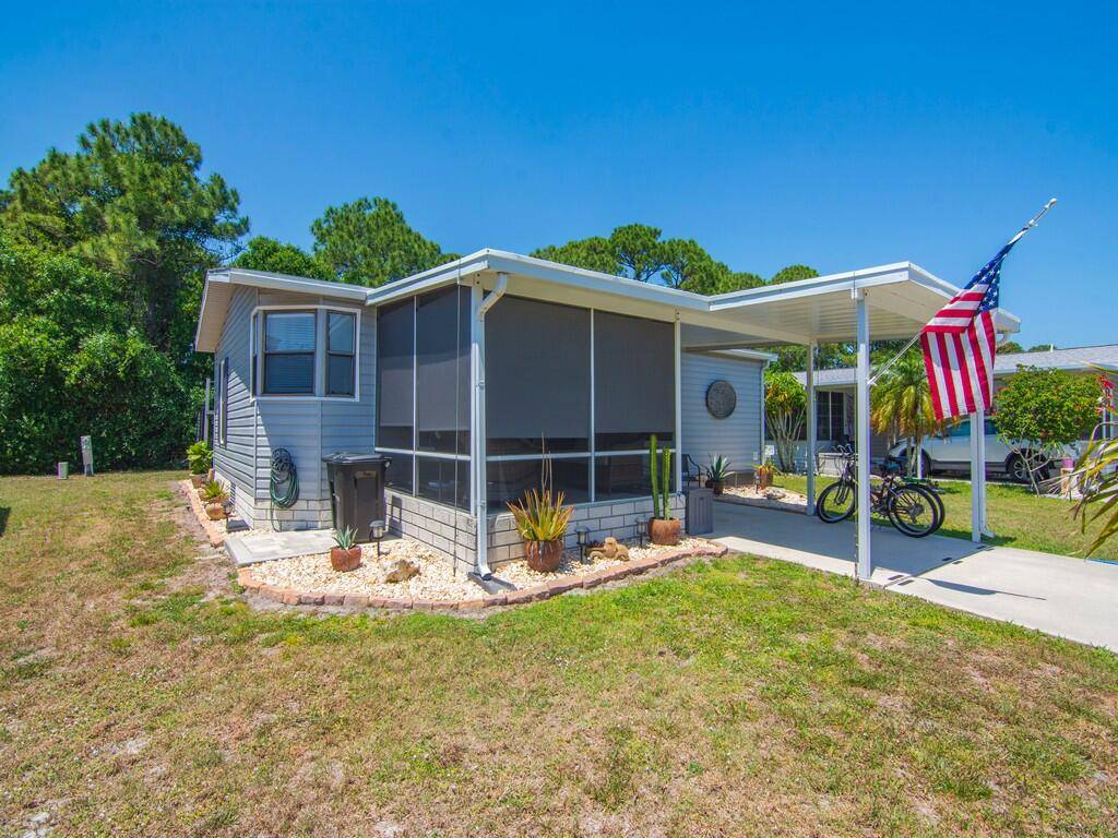 2 Bedroom Florida Retreat in Tropical Isles.
