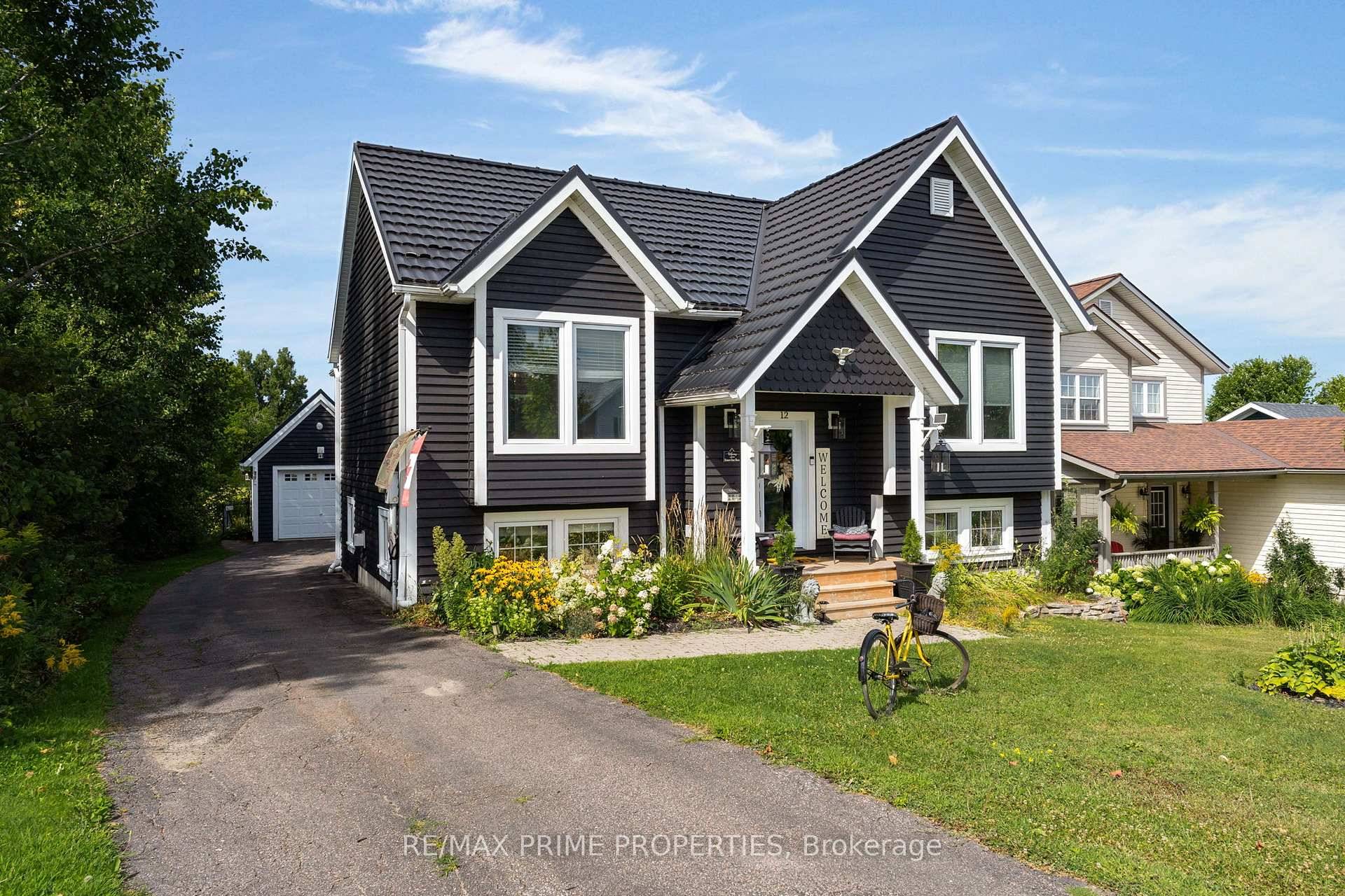 Charming Country Retreat with Modern Touches amp ; Stunning Views.