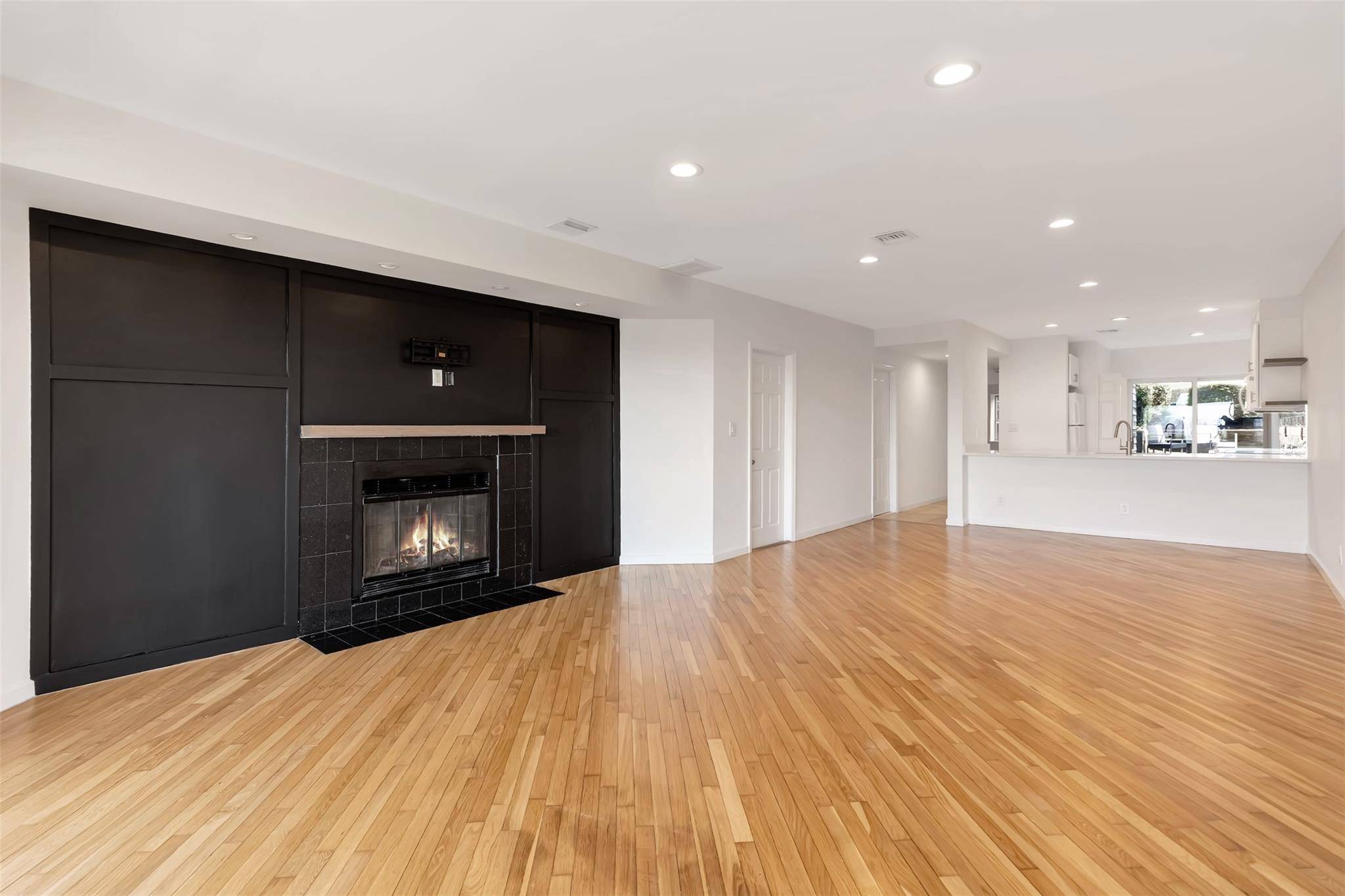 Carefree Condo Living at Its Finest !