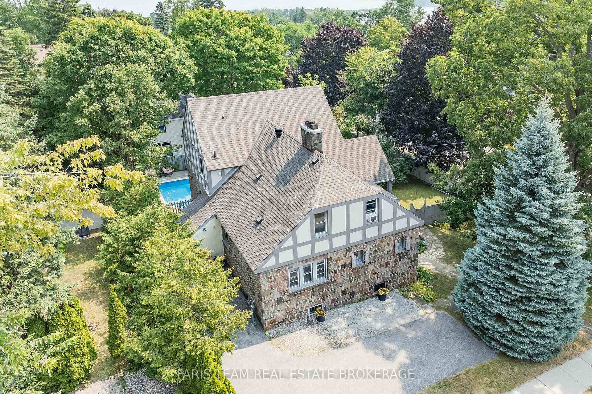 Top 5 Reasons You Will Love This Home 1 This beautifully maintained home is ideally located in the heart of old downtown Orillia, just steps from the waterfront, scenic parks, ...