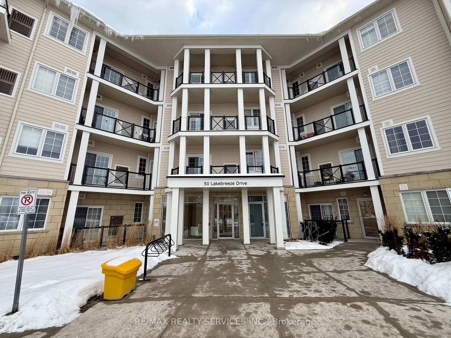 Welcome to lakeside living in the sought after Port of Newcastle community.