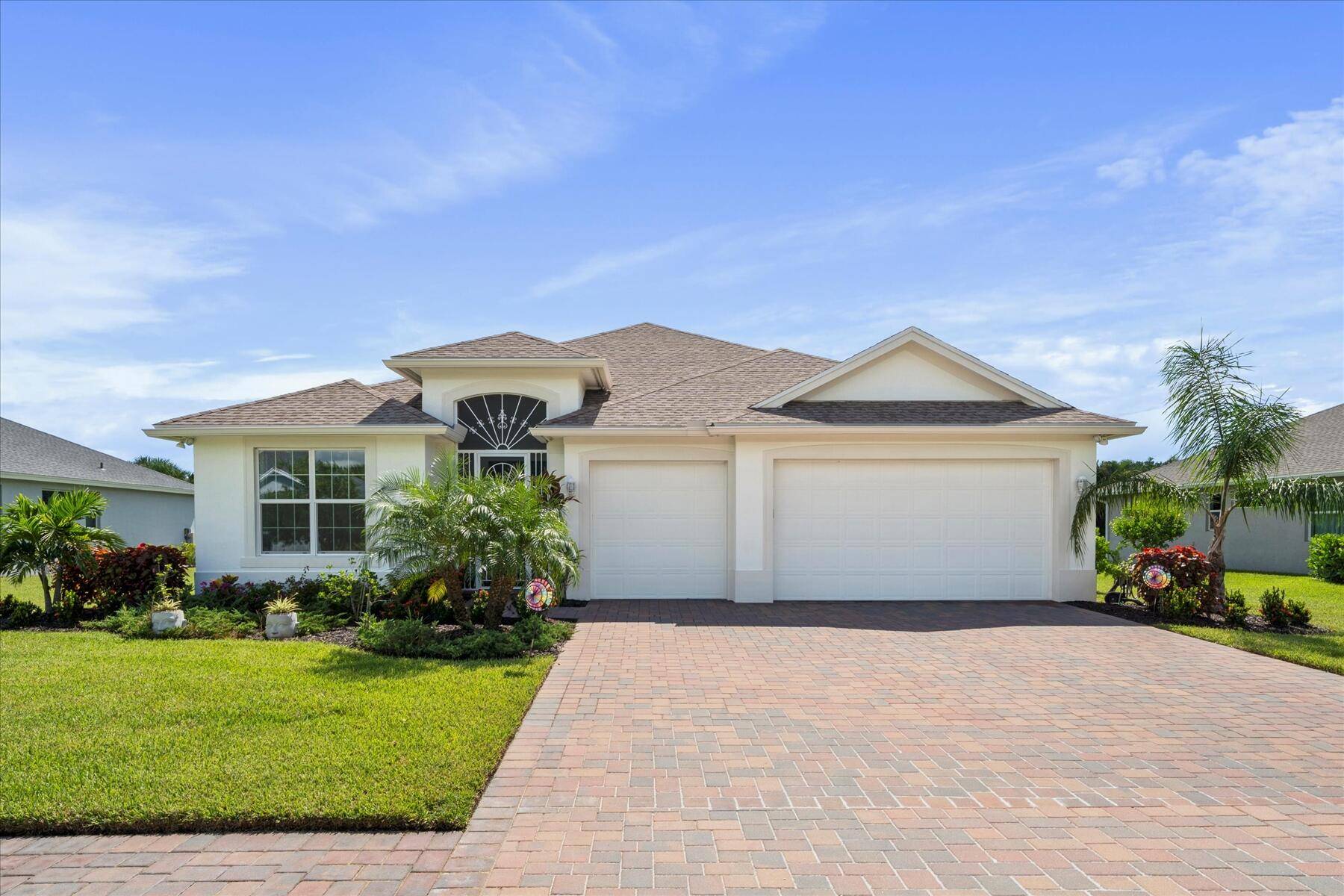 This beautiful turnkey fully furnished 4 bedroom, 3 bathroom home in the desirable Paladin Place II of Summer Lake North community.