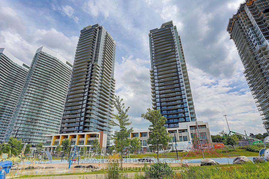 Bright And Spacious one bedroom in prestigious Bayview Village By Concord Adex ; Short Walk To TTC Subways And Steps To Woodsy Park.