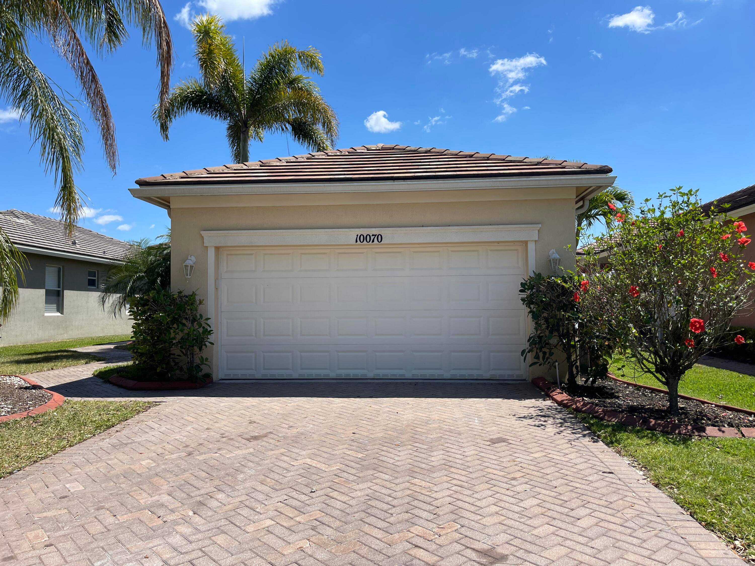 Welcome to your next home in the heart of Tradition !