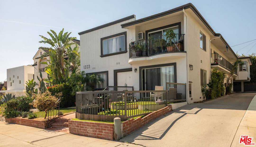 1323 S Ridgeley Dr 15BR La