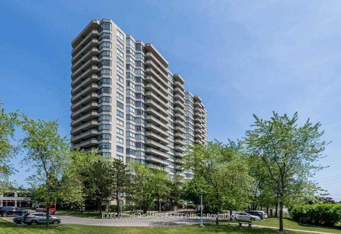 Incredible Opportunity To Lease A Bright And Spacious Unit In A High Demand Greystone Walk Building.