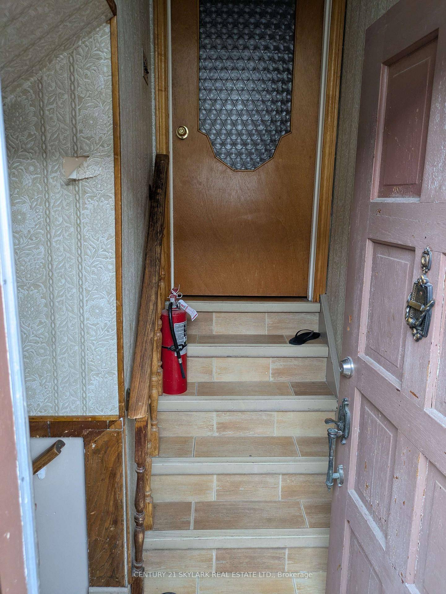 Welcome to your new home at 89 Navenby Crescent !