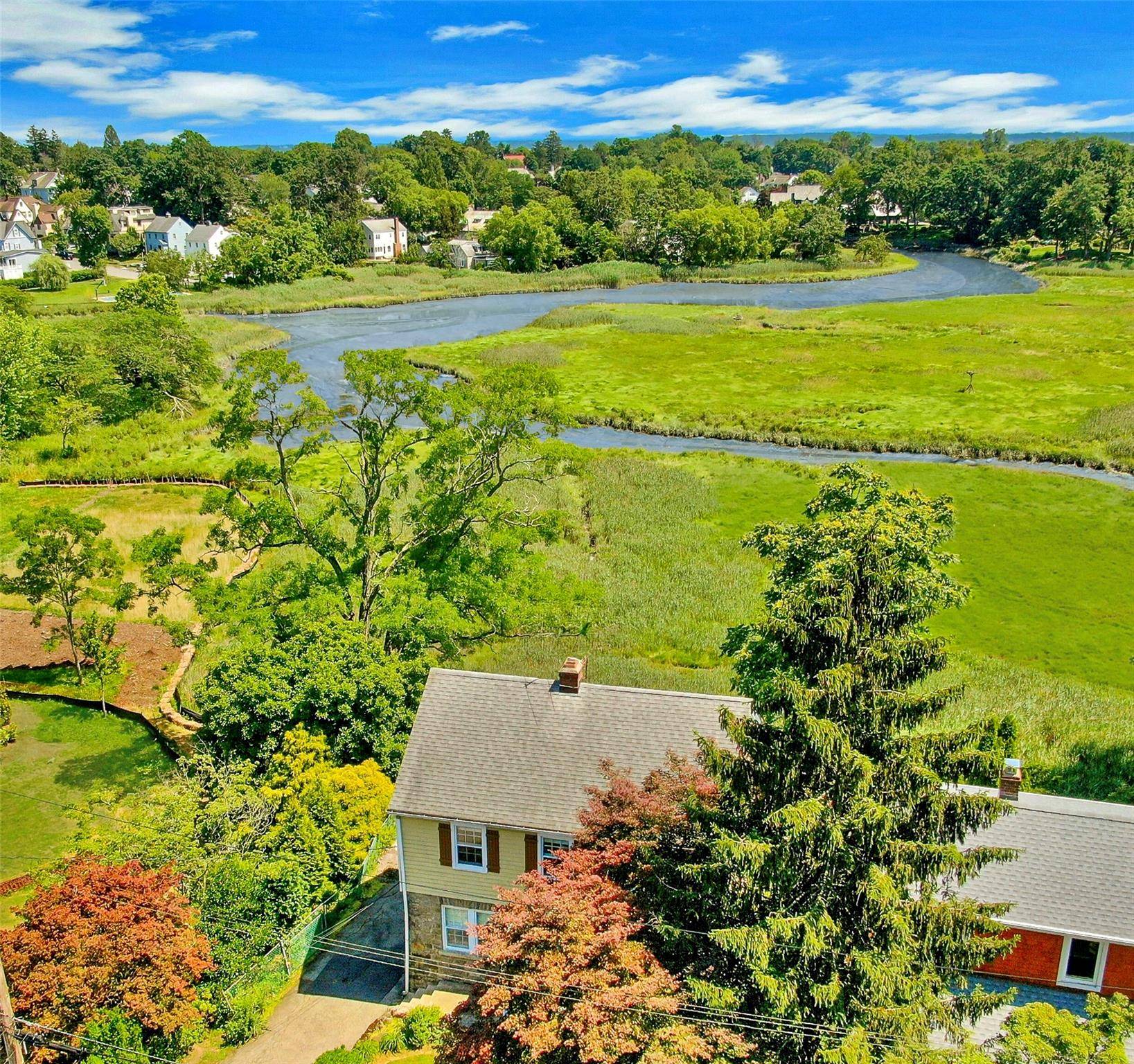 Phenomenal opportunity in Larchmont awaits.