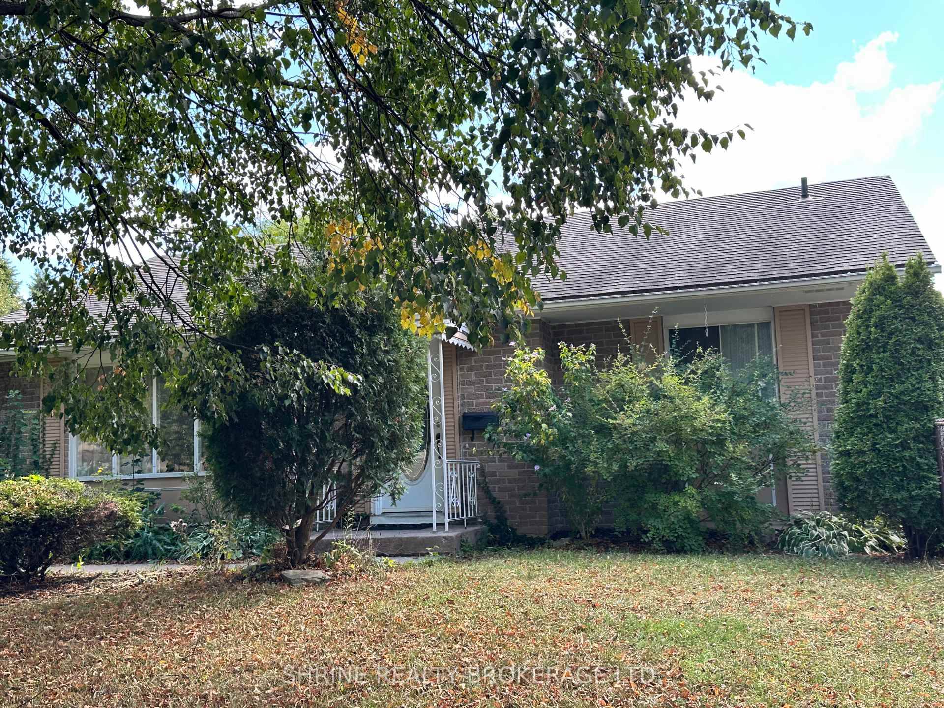 Nestled in the mature and sought after Bonaventure Meadows community, this charming bungalow offers exceptional convenience and comfort.