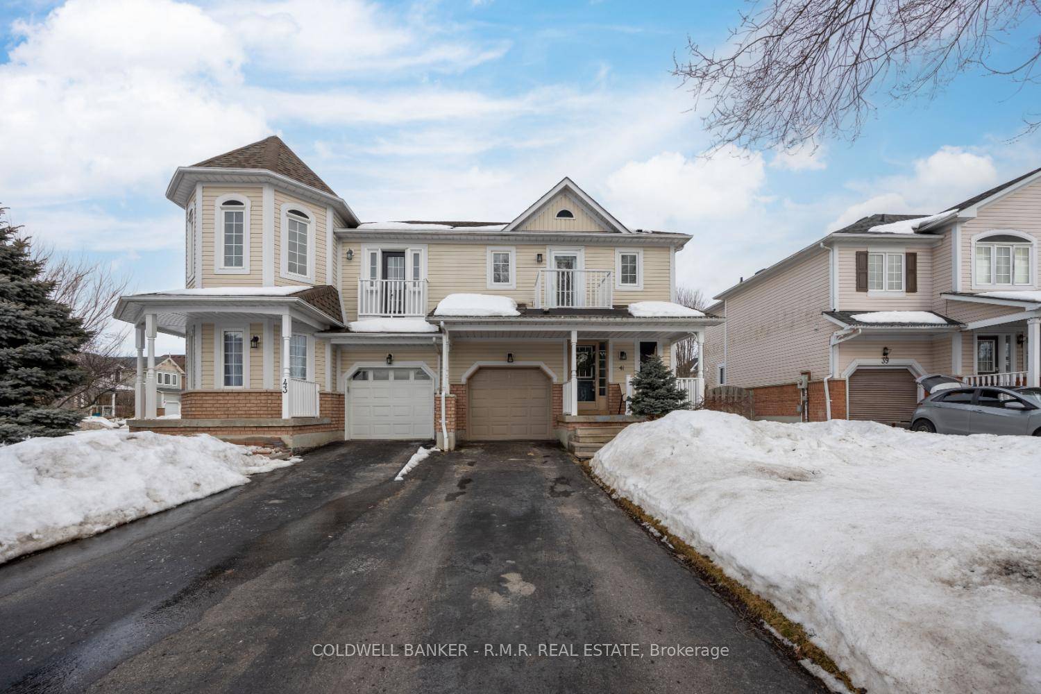 Lovely, well maintained semi detached home located in the lakeside community of Whitby Shores.