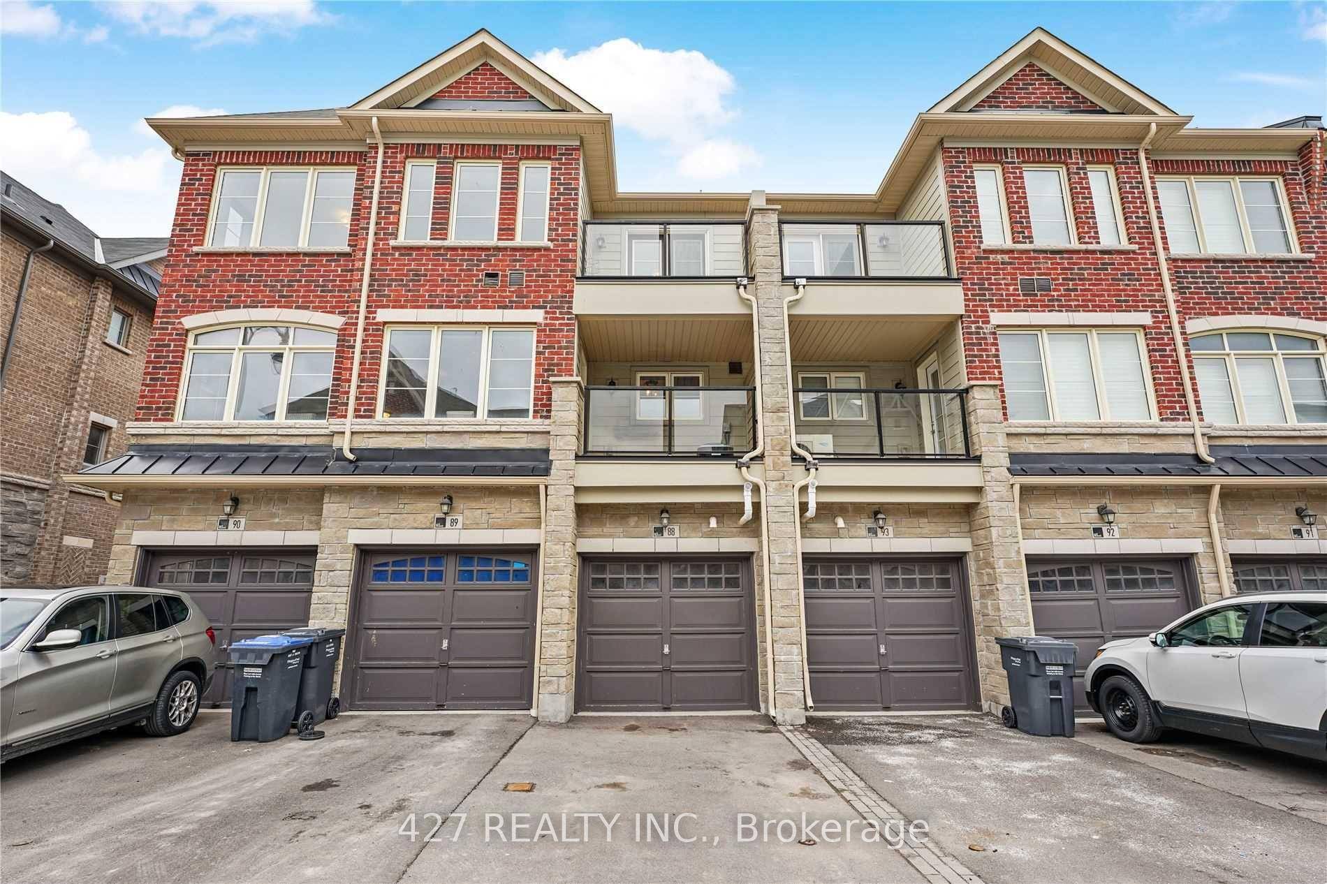 This beautiful 3 bedroom, 2 bath stacked condo townhouse end unit at 200 Veterans Drive in Brampton offers bright, airy living with largewindows and hardwood foors throughout the main foor ...