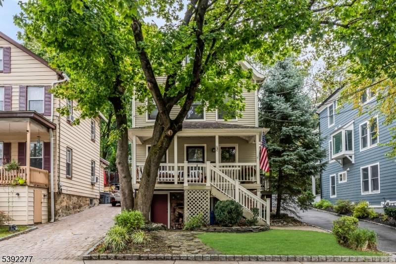 Beautifully updated and move in ready, this downtown Morristown gem sits steps from the Green close to restaurants, bars, parks, theatre, grocery stores, and coffee shops and close to the ...