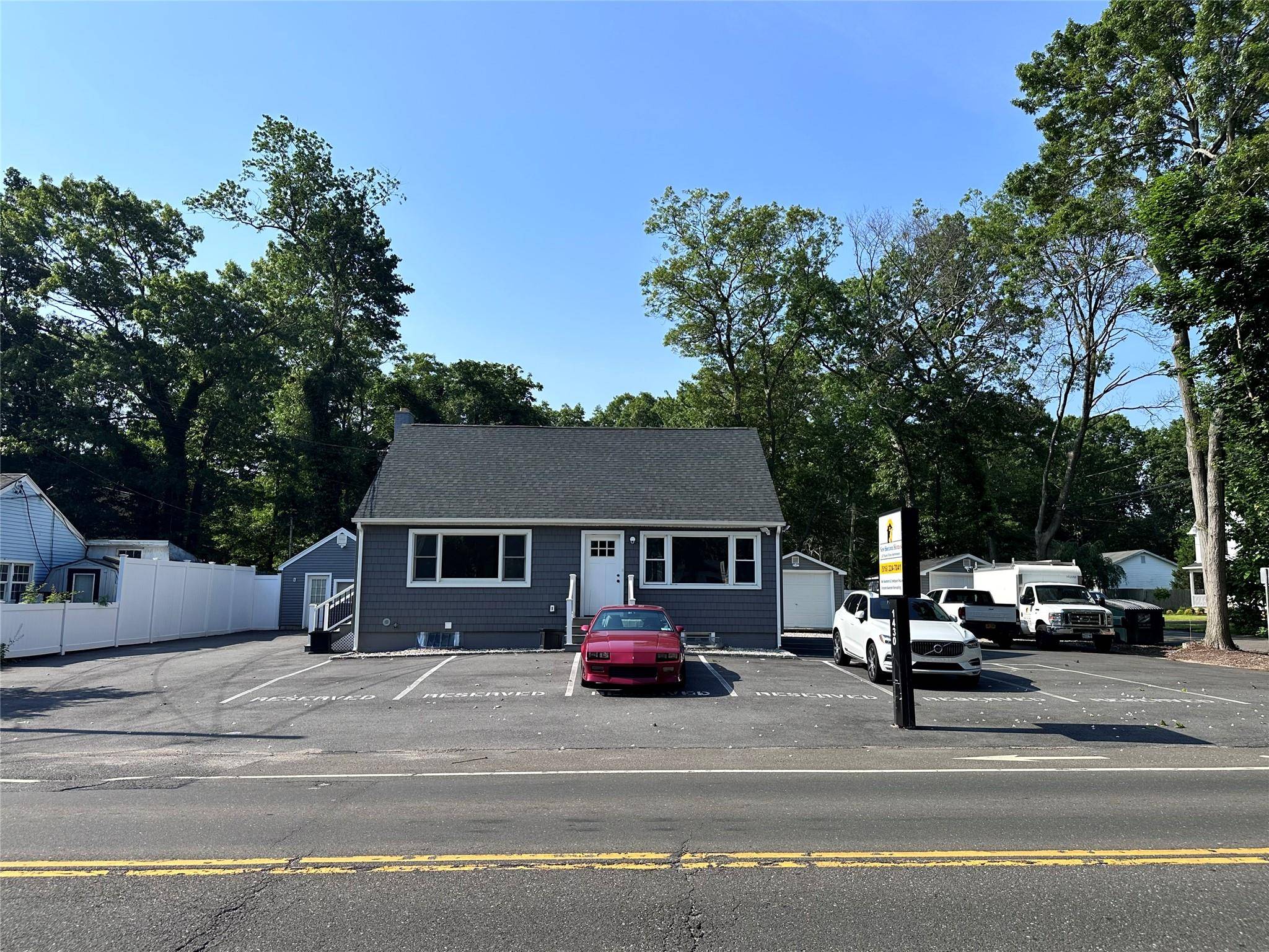 This exceptional mixed use property is located in the heart of the Medical District, offering high exposure and a prime location.