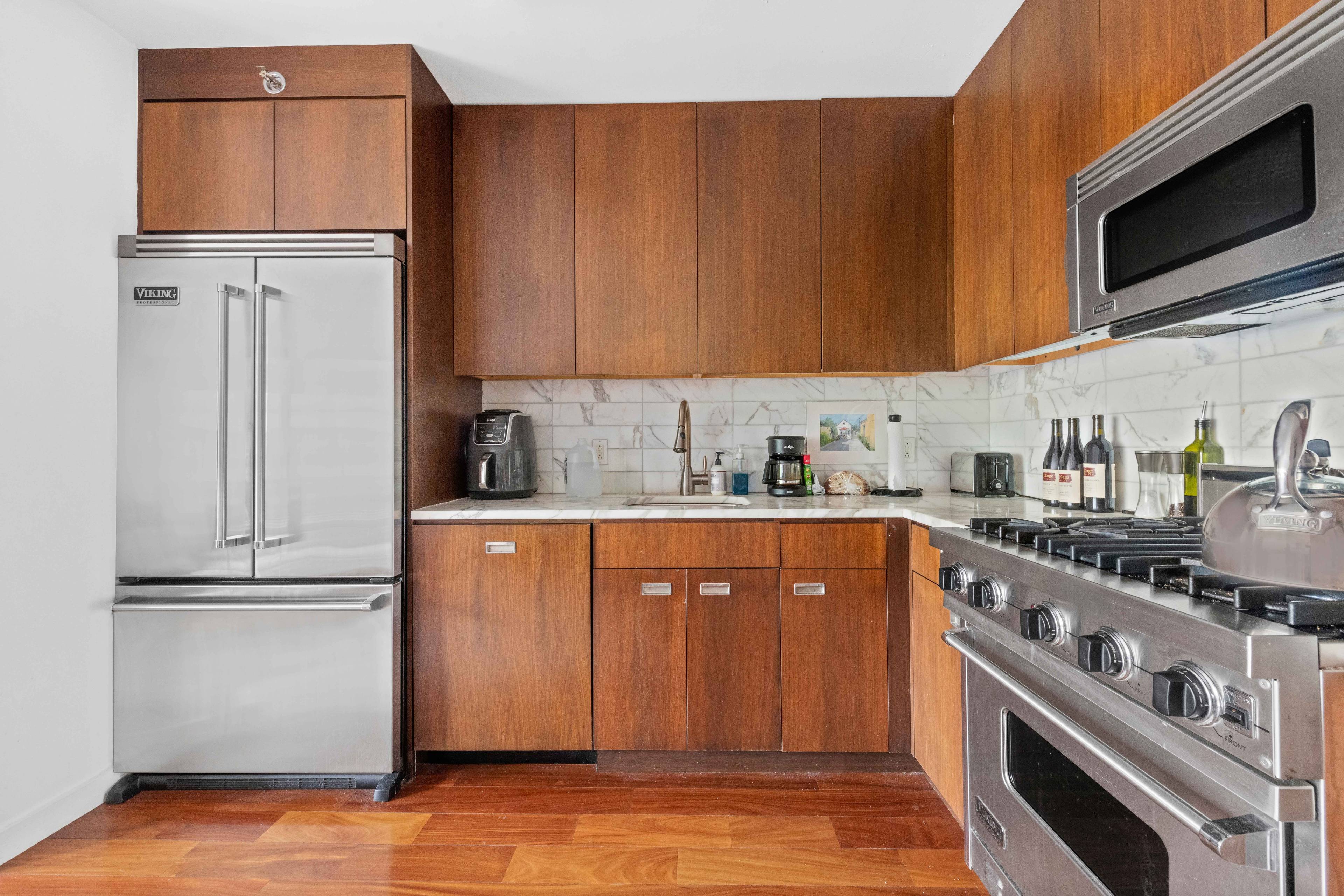 Let the sun shine in ! Amazing corner, 2 bedroom, 2 bath with washer dyer available for rent.