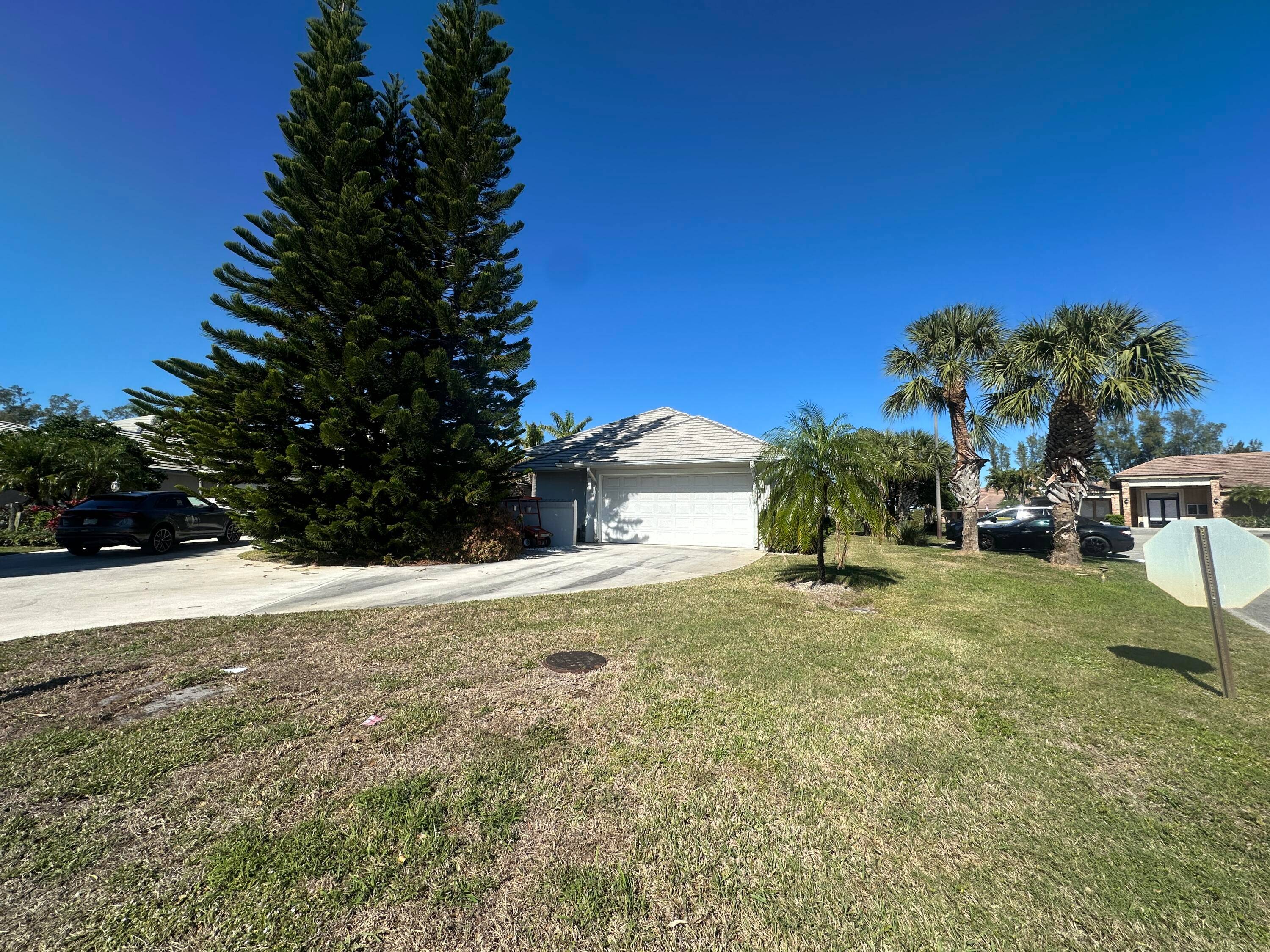 Beautiful Golf Course Home in Atlantis !