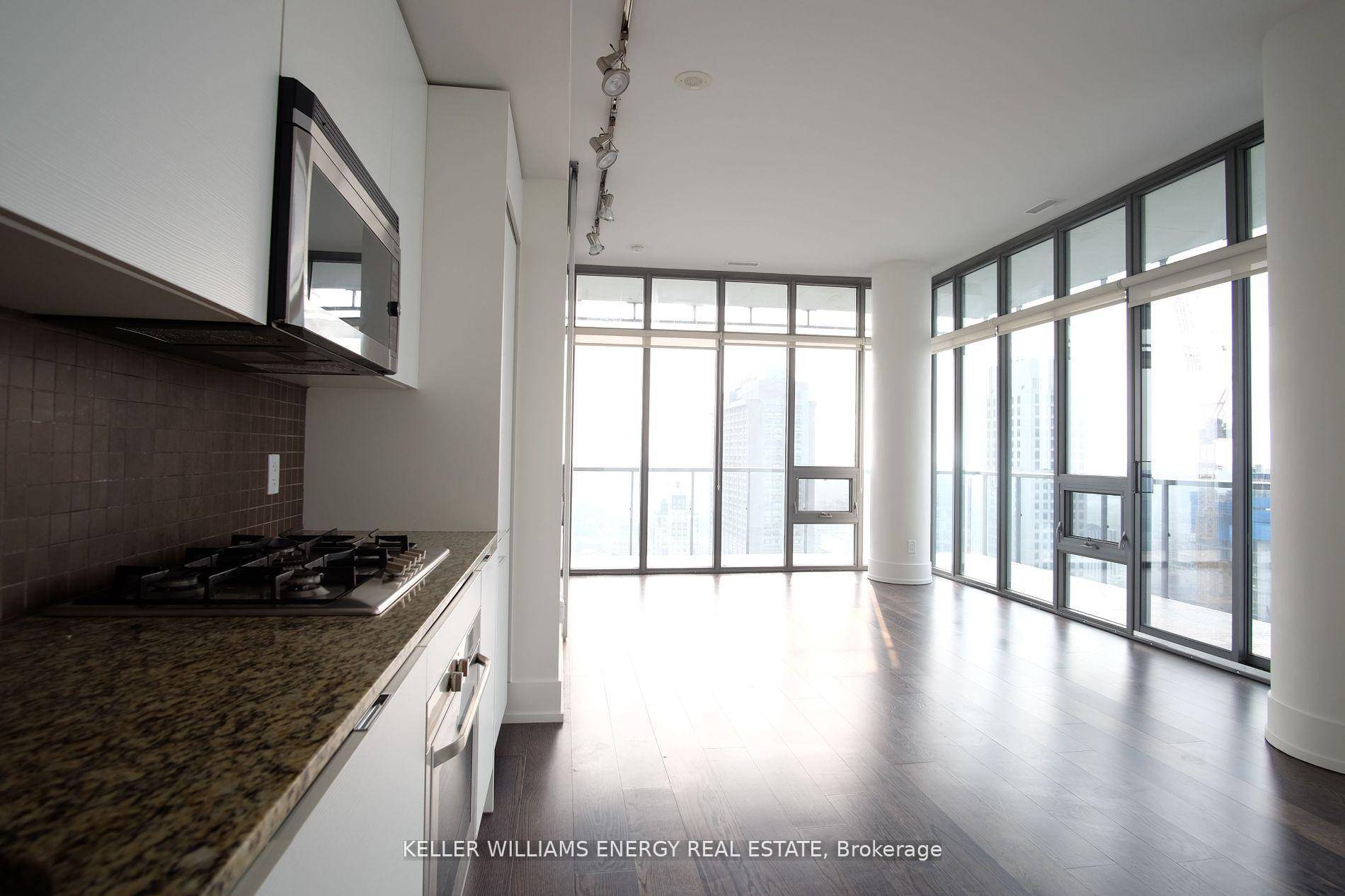 Gorgeous Penthouse Level 2 Bedroom Corner Suite With Out Of This World Wrap Around Views And Massive Terrace.