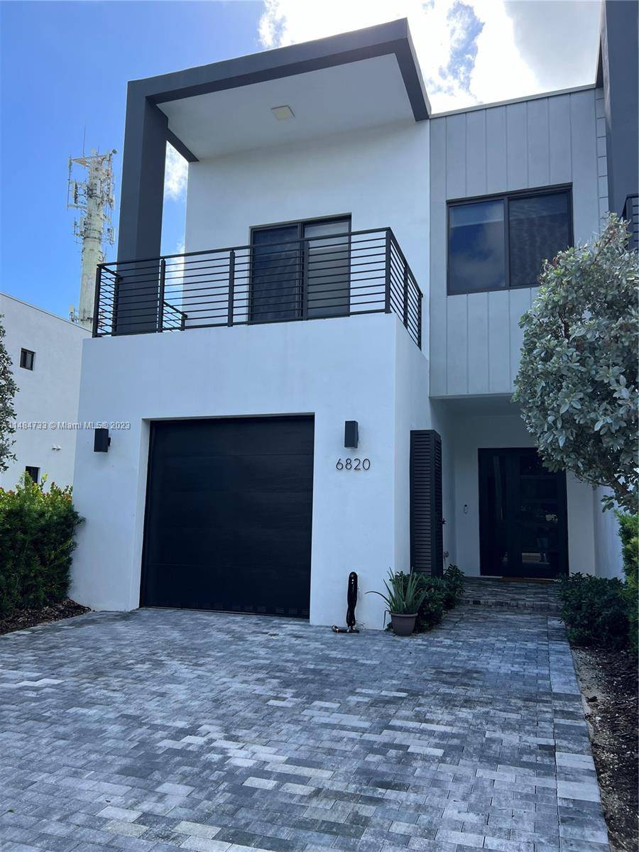 Contemporary corner Town House in a unique enclave of 30 units in South Miami.