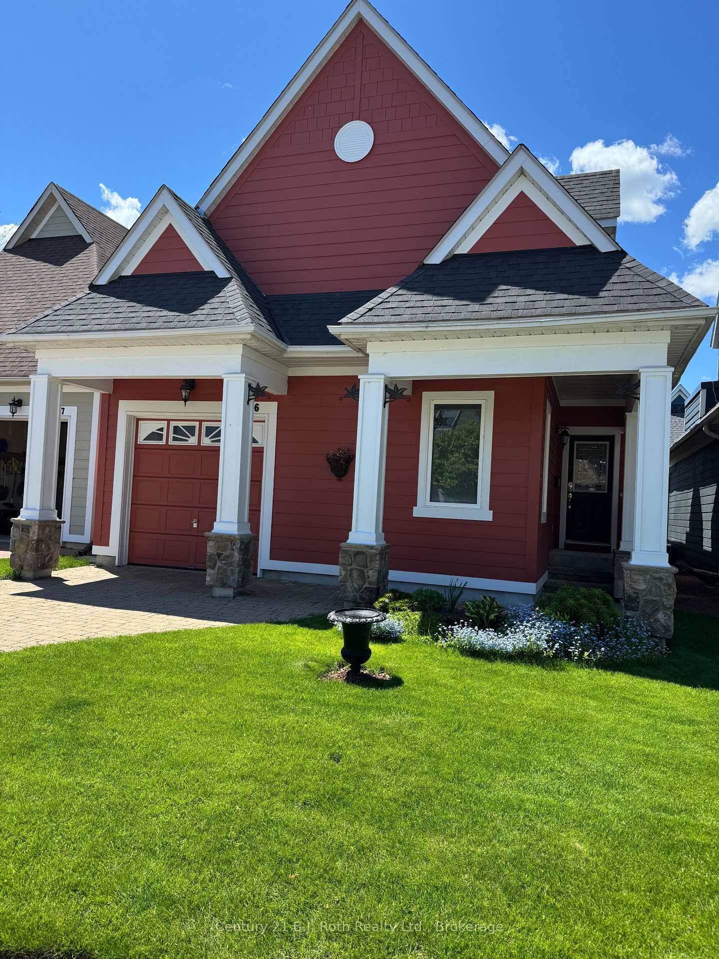 For Lease Beautiful 3 Bed, 2 Bath Home in Desirable Gated Community !
