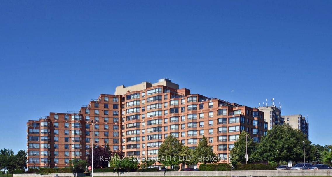 This Spacious 2Bed 2Bath at King's Terrace Condo Has An Absolutely Perfect Location !