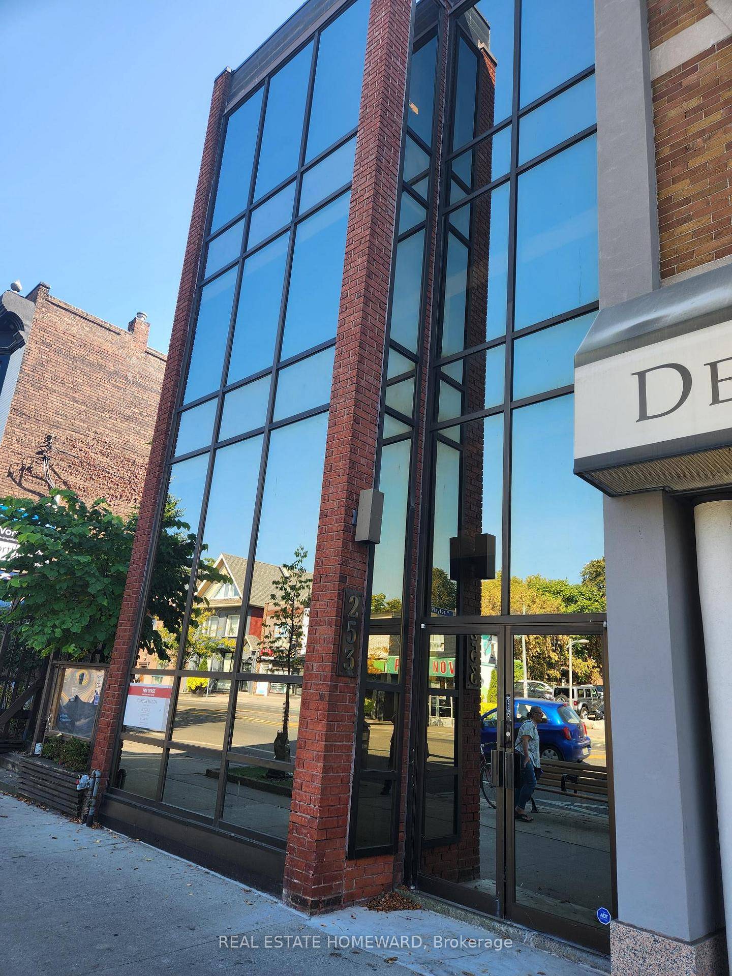 An ideal space for those looking to have a great location on Danforth.