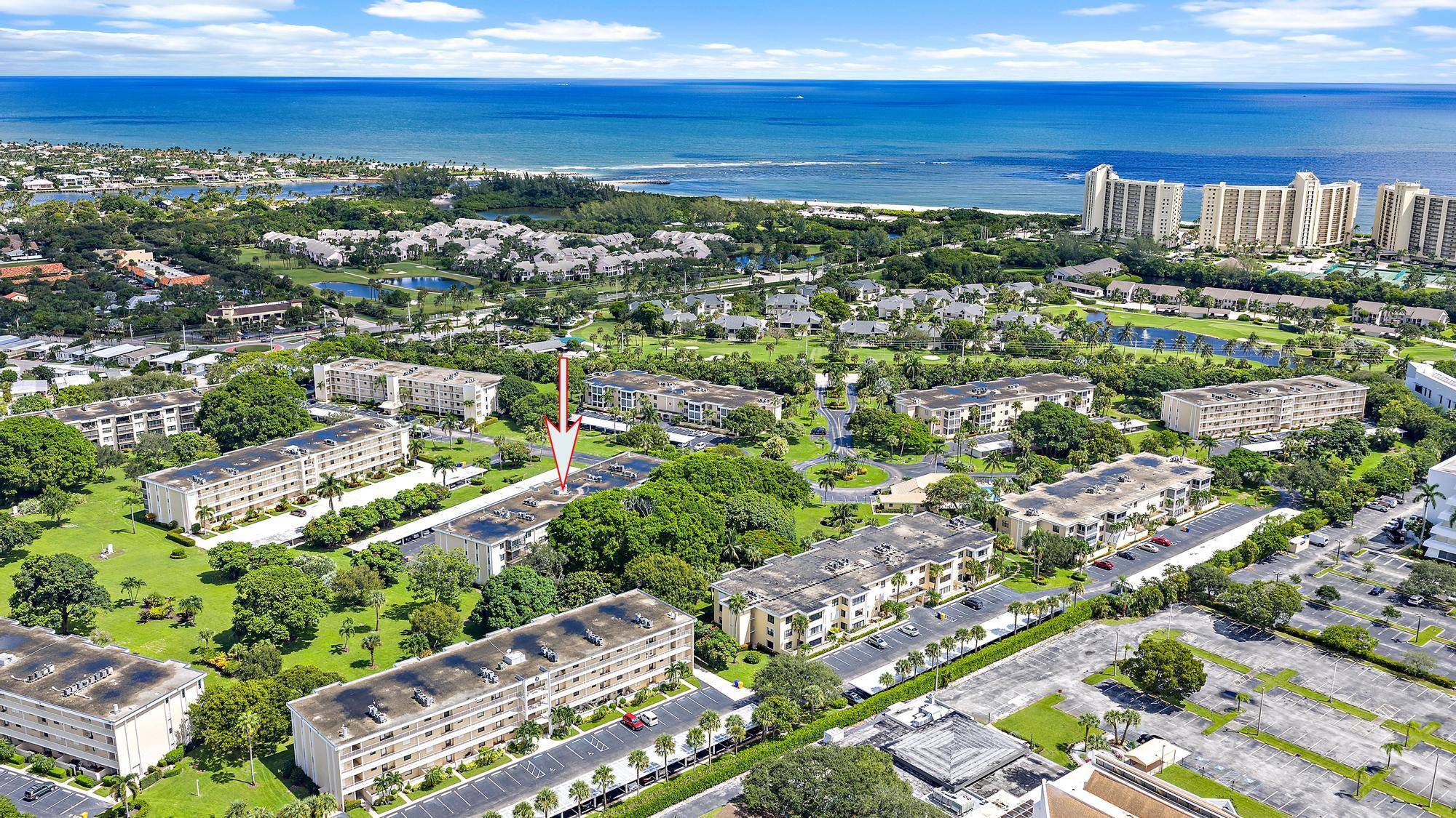 Coastal living at its finest with this 3 bedroom 3 full bathrooms residence within short distance to Jupiter Beach.