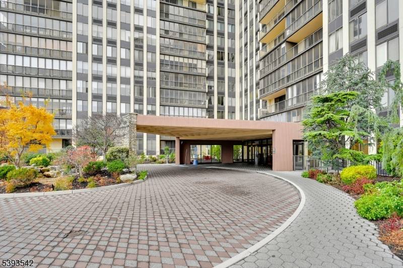 LUXURY 16TH FLOOR CONDO Perched high on the 16th floor of one of Cliffside Park's most prestigious full service high rise buildings, this sophisticated residence offers breathtaking views.