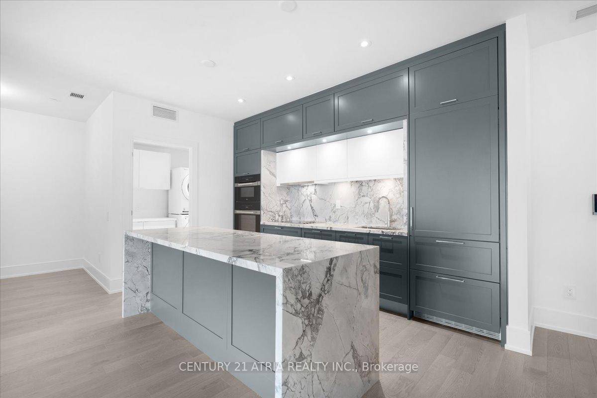 1 PARKING amp ; 1 Private LOCKER INCLUDED Welcome To The Epitome Of Luxury Condo Living !