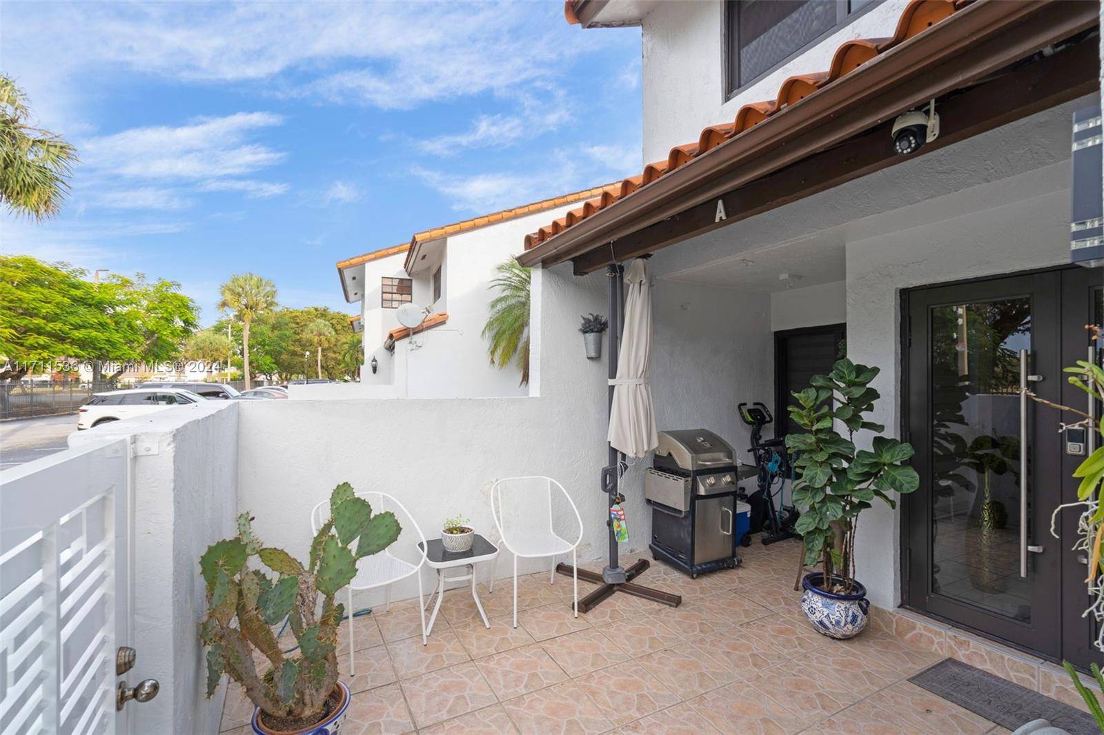 This beautifully remodeled townhouse in the heart of Kendall, Miami, offers a perfect blend of modern luxury and family friendly comfort.