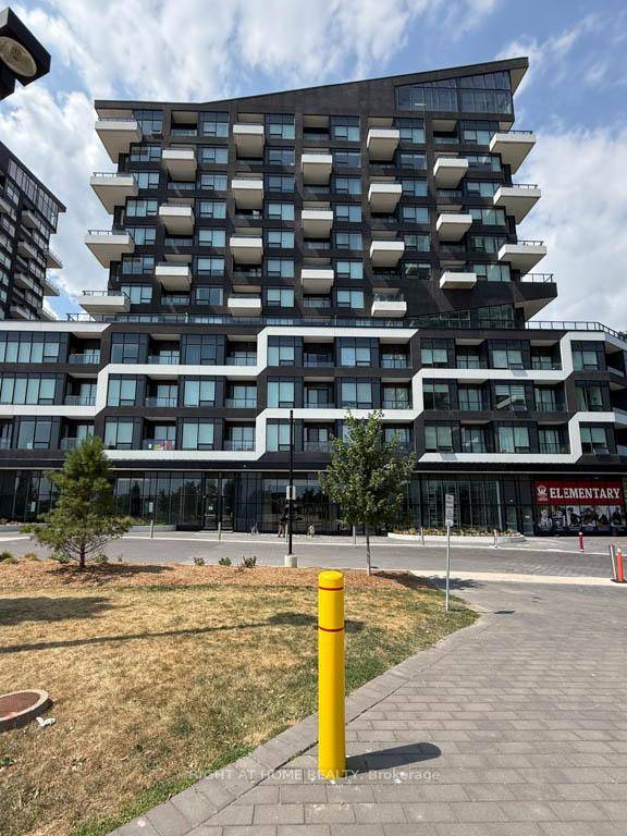 Stunning 1 Bedroom Den Condo in Prime Oakville Location !