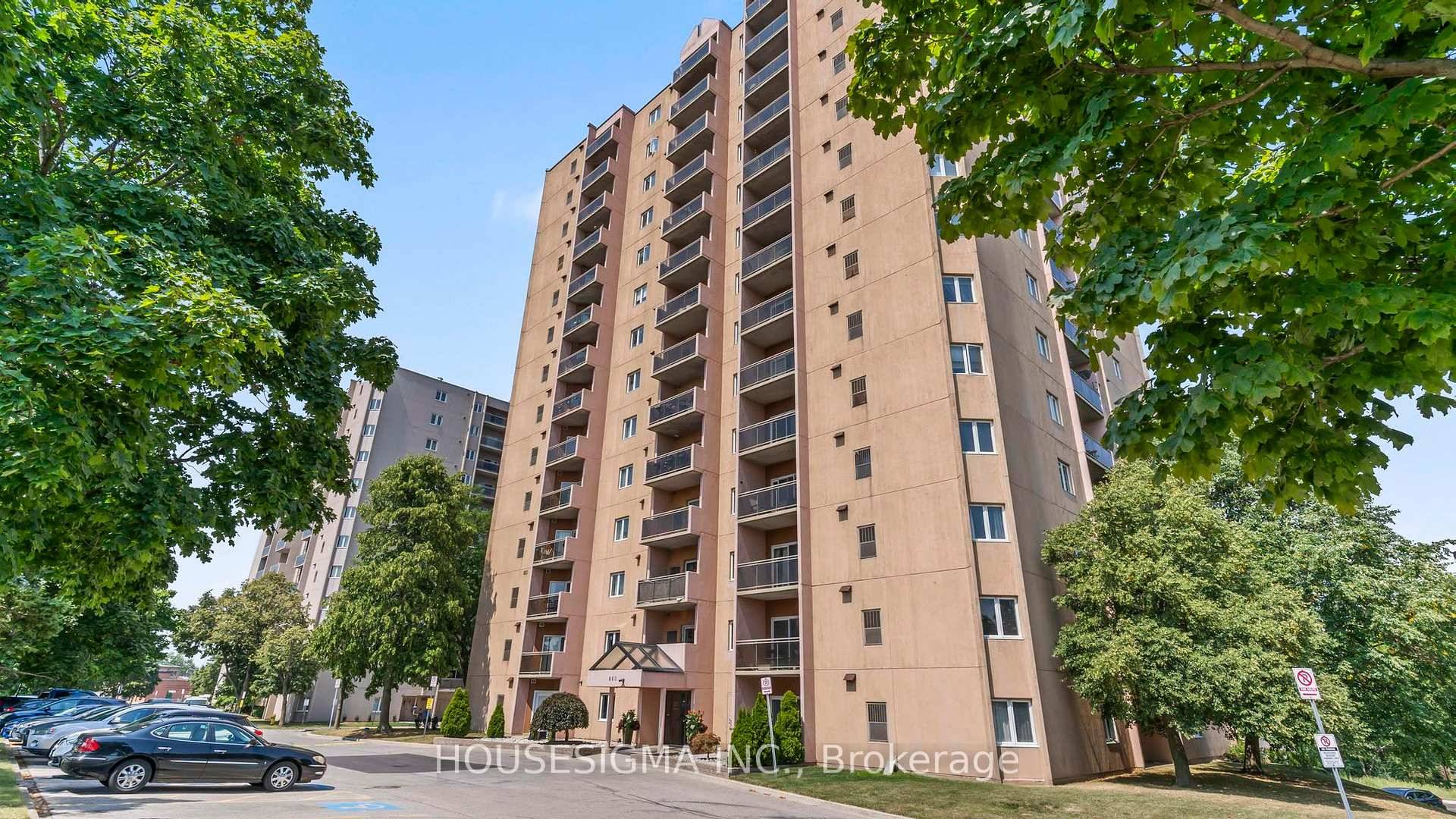 With easy access to Victoria Hospital, Highway 401, and downtown London, this spacious 9th floor 2 bedroom unit with parking and ensuite laundry is perfect for first time buyers, starter ...