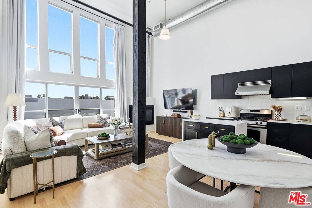 4215   Glencoe Ave 1BR Marina Del Rey La