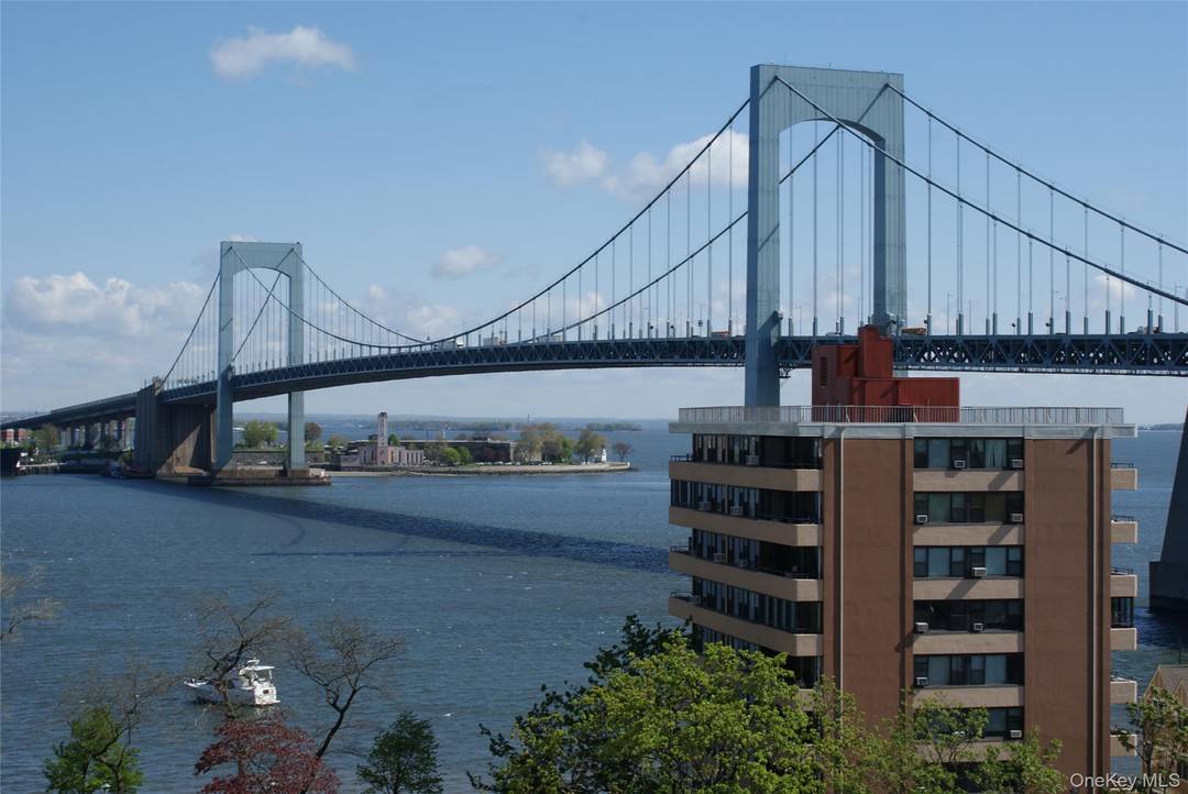 Waterfront Elegance with Panoramic Bridge Views.