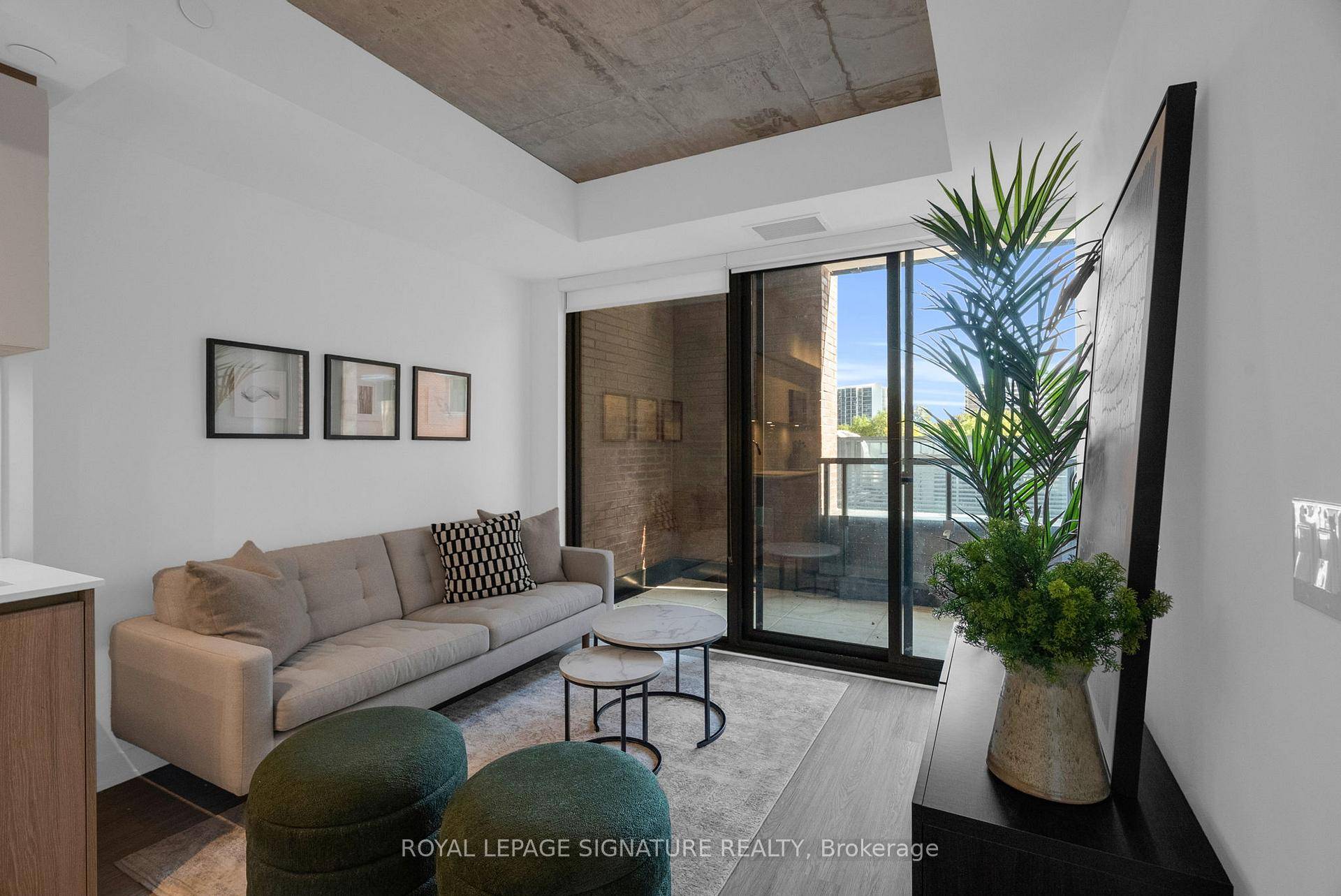Discover this stunning new 1 bedroom, 1 bath unit in Toronto's vibrant Garden District.