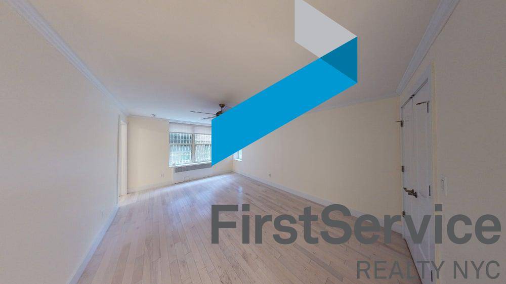 Features Laundry in Unit Dishwasher Microwave Hardwood Floors Renovated Pets Allowed Elevator Laundry in Building Live In Super Heat Hot Water Included Description Fully Renovated Four Bedroom One Bath with ...
