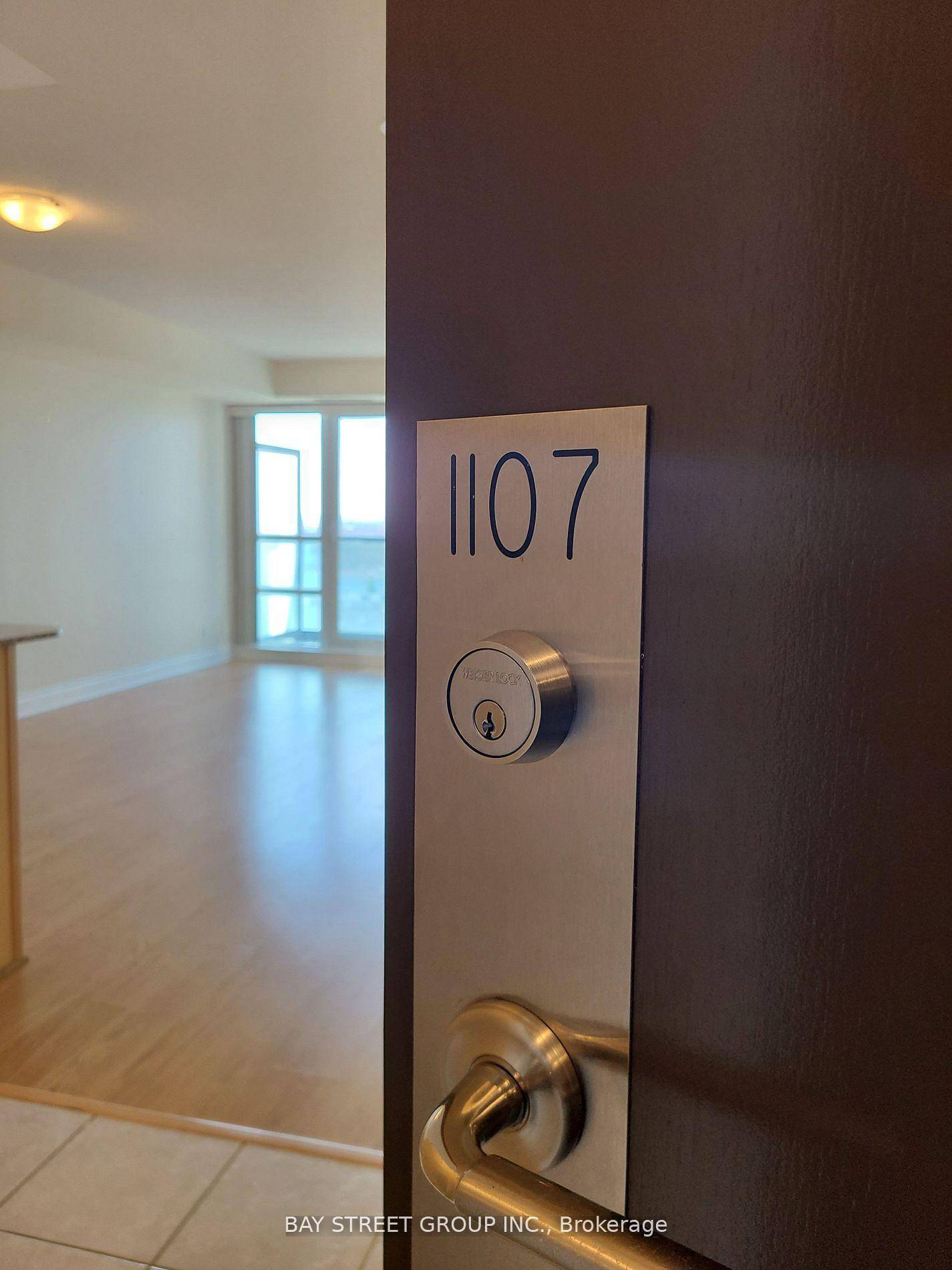 Well Maintained Large 1 Bedroom Condo Apartment Bright And Spacious Located In Unionville Location In Heart Of Markham, Granite Kitchen Counter Top.