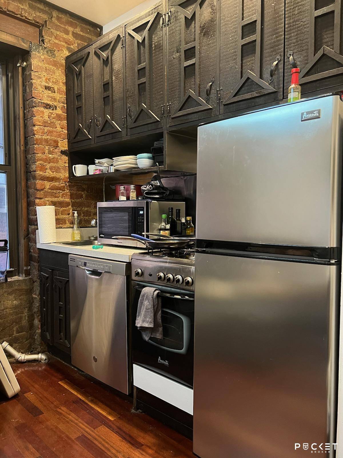 Well maintained brownstone in the iconic East Village, only steps away from Union Square !