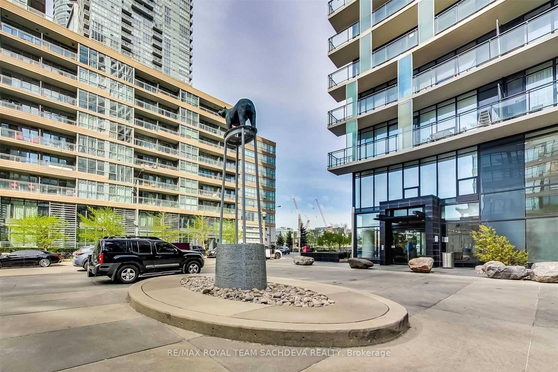 Welcome to Luna Vista Condos at 25 Capreol Court, where modern design meets downtown convenience.