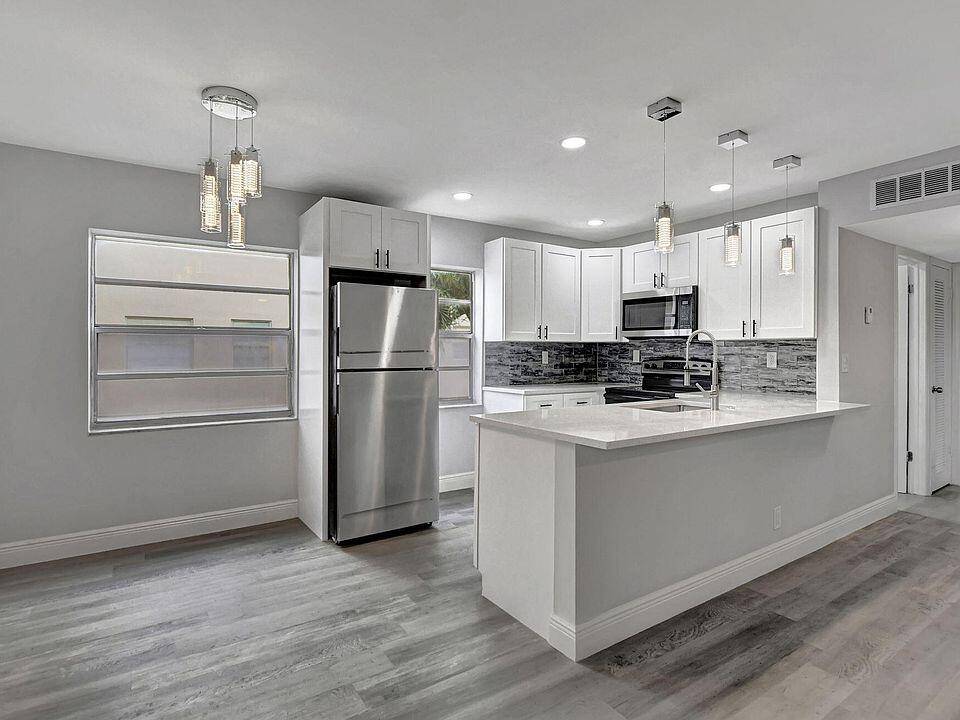 MOTIVATED SELLER ! Beautifully renovated 2 bedroom, 2 bath condo in Kings Point, Delray Beach's premier 55 community.