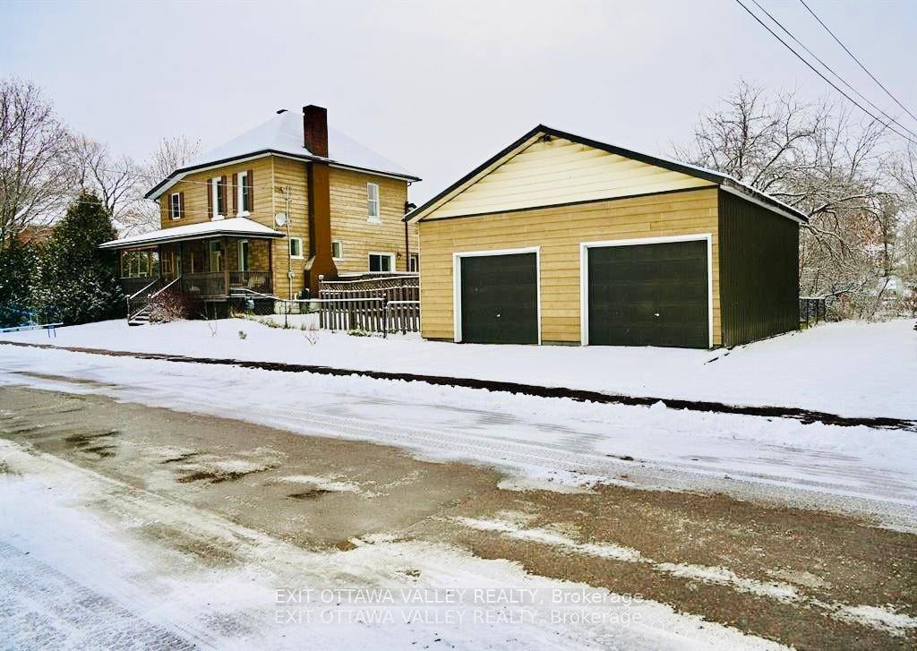 Welcome to 27 Meadow Street !