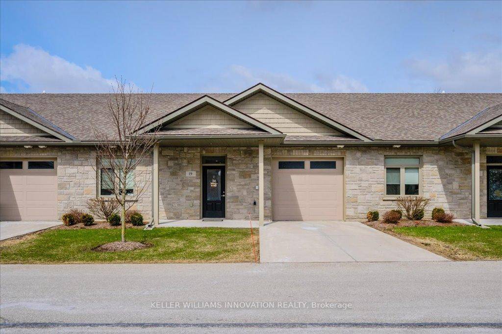 Lovely life lease bungalow in Listowel, perfect for your retirement !