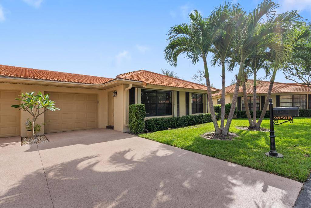 Lots of natural light in this end unit villa with 2 bed, 2 bath and 1 car garage.