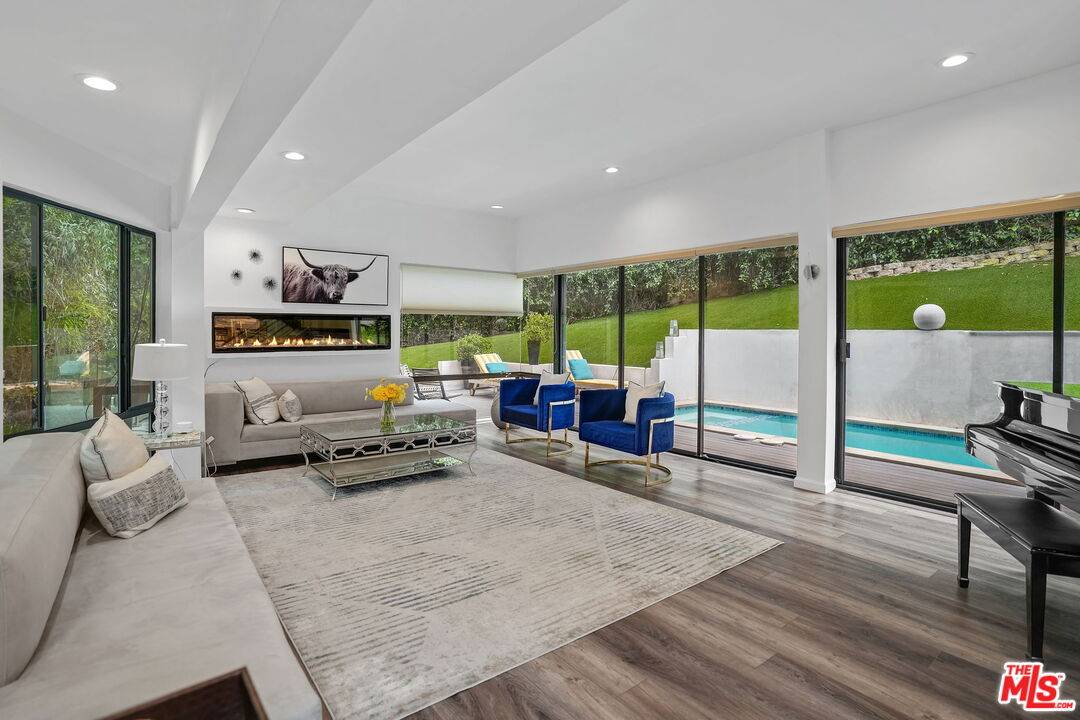2350   Benedict Canyon Dr Beverly Hills LA