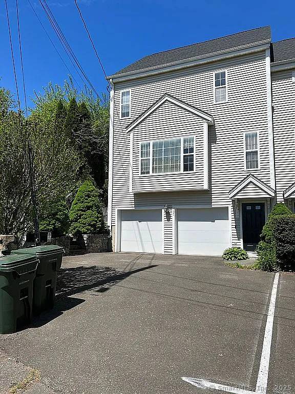 Beautifully designed and filled with natural light, this immaculate 3 story townhouse offers 2 3 bedrooms, 2 full and 1 half baths, soaring ceilings, and a spacious open floor plan ...