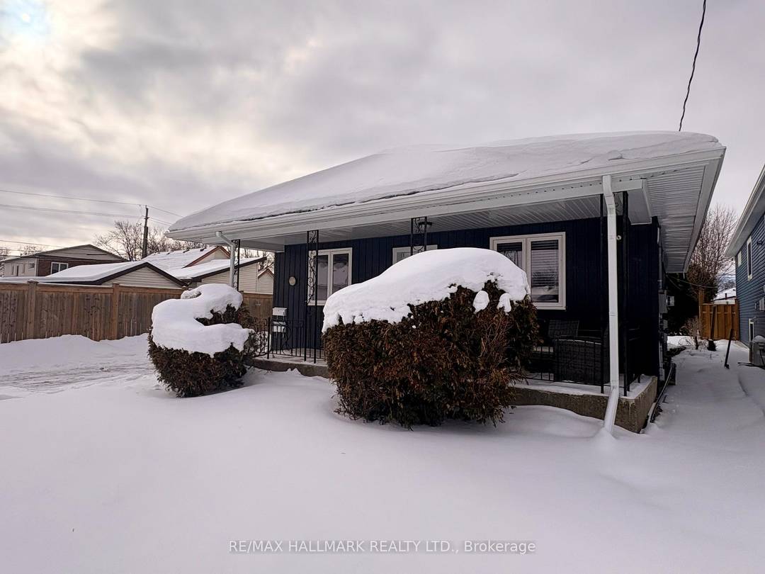 Welcome to your charming 1 bedroom 1 bathroom main level unit.