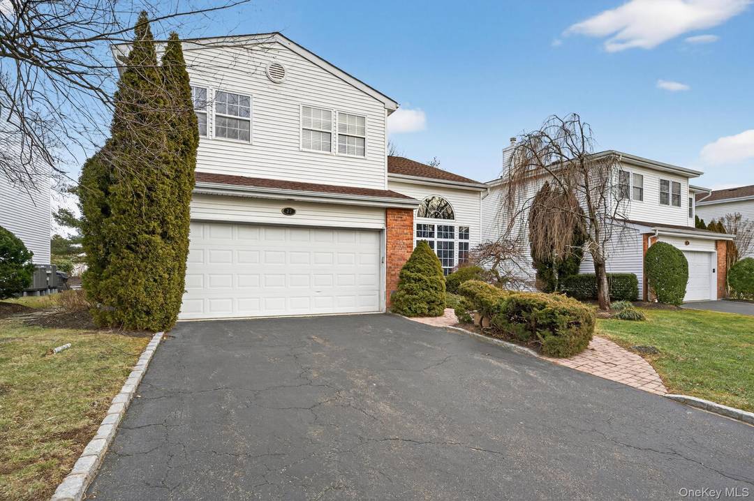 Set within the prestigious Commack Hamlet Golf and Country Club, this elegant detached residence offers a refined blend of sophistication, comfort, and uninterrupted golf course vistas.