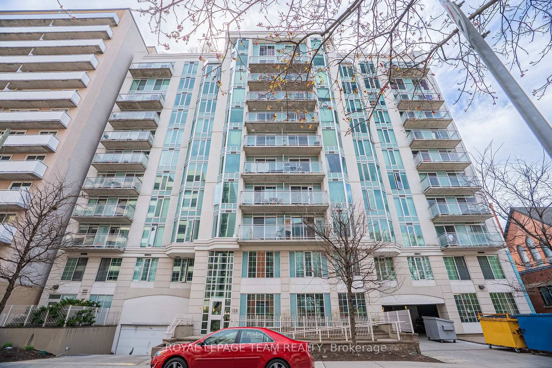 This spacious 1 bedroom plus den condo offers one of the largest layouts available in the sought after Somerset Gardens, featuring 694 square feet of bright, functional living space.