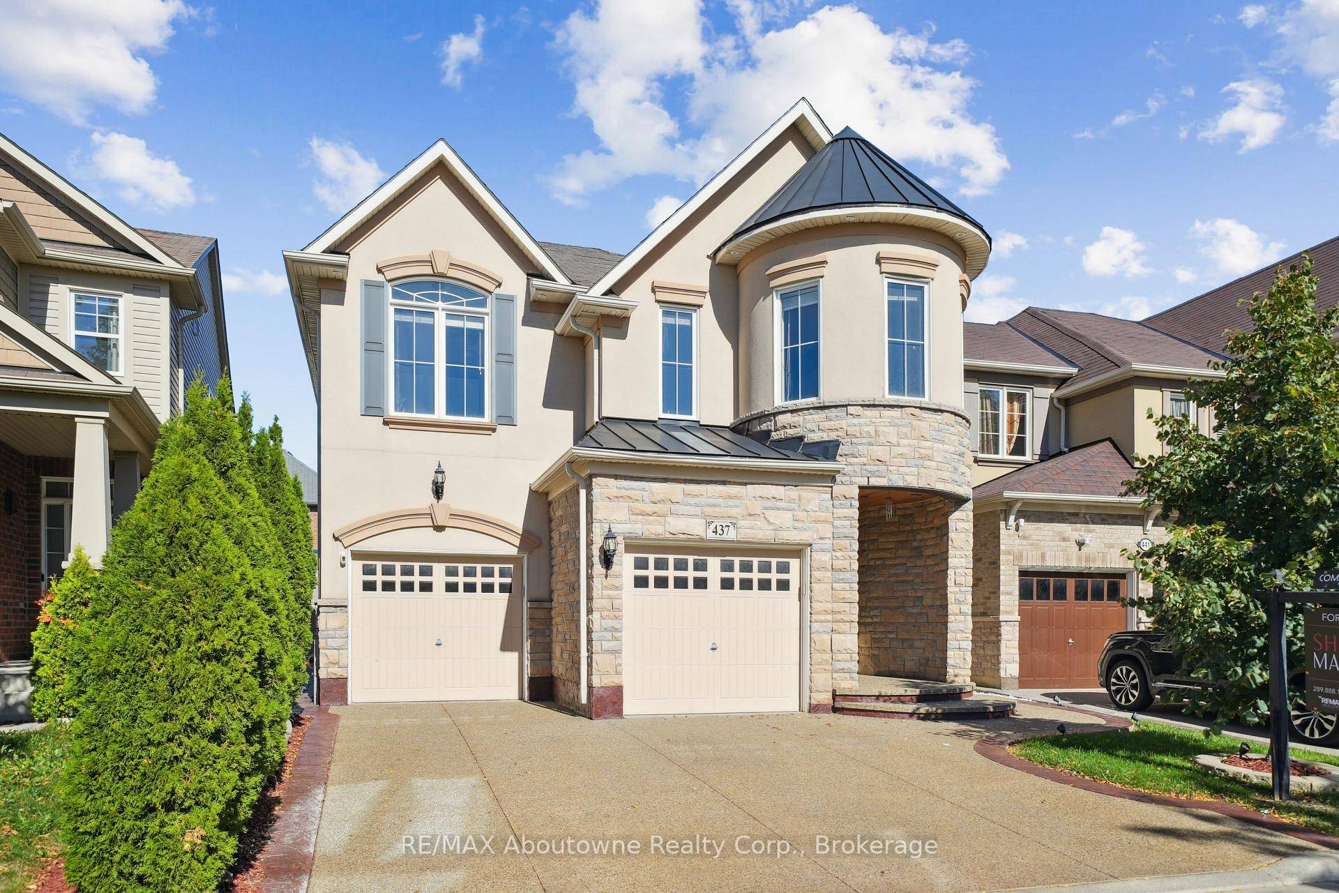 Welcome to 437 Jelinik Terrace ; a spacious and beautifully updated family home in Miltons highly desirable Scott neighbourhood.
